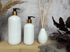 Bílá lahvička se zlatou pumpičkou - objem 250/500 ml
