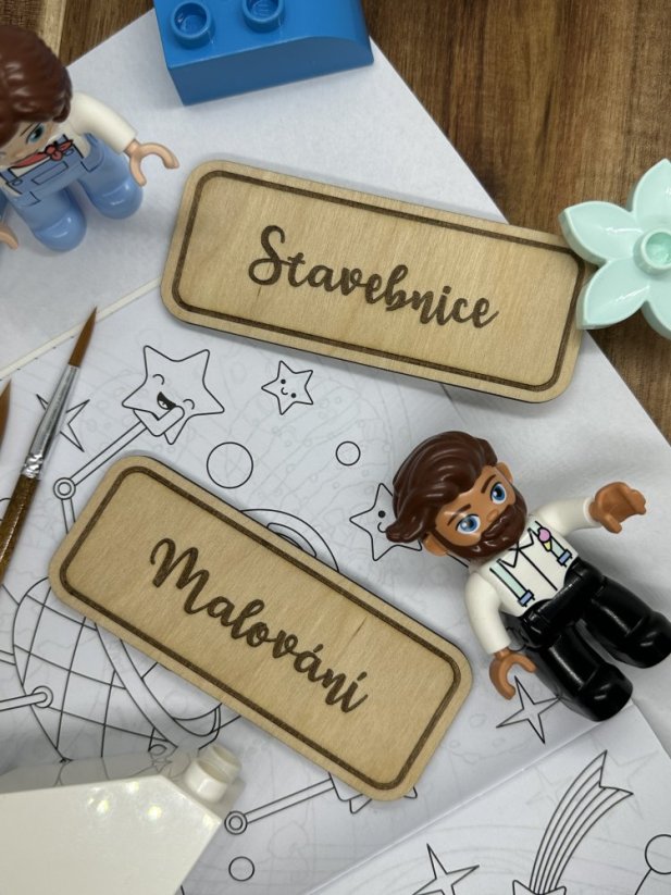 Dřevěný štítek s vlastním textem - velký - Možnost uchycení: Ano - suchý zip