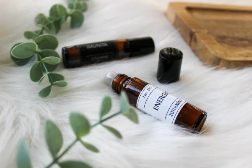 Hnědá lahvička s roll-on - objem 10 ml