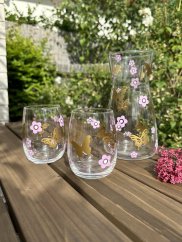 Karafa a dvě sklenice - motýlci