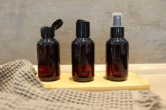 Hnědá plastová lahvička s výběrem uzávěru - objem 100 ml - II. jakost