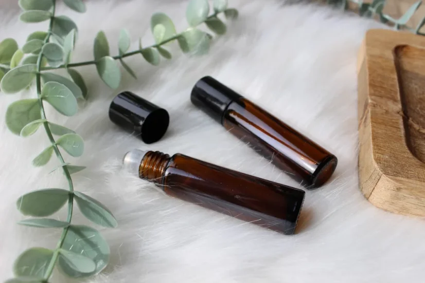 Hnědá lahvička s roll-on - objem 10 ml